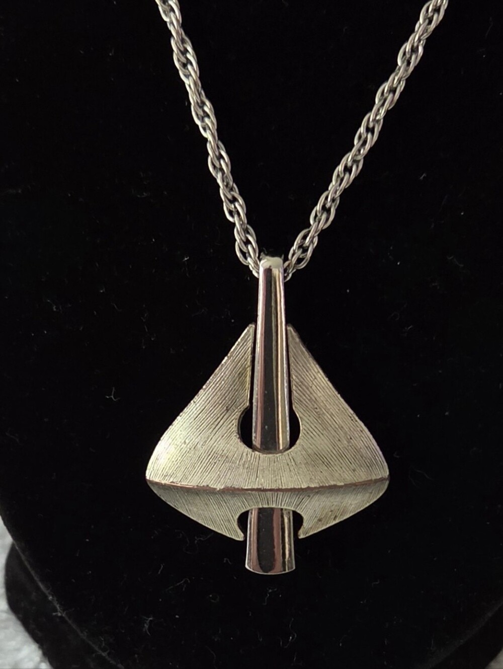 Vtg 1970s Silver Tone Modernist Geometric Shield Pendant Necklace MCM